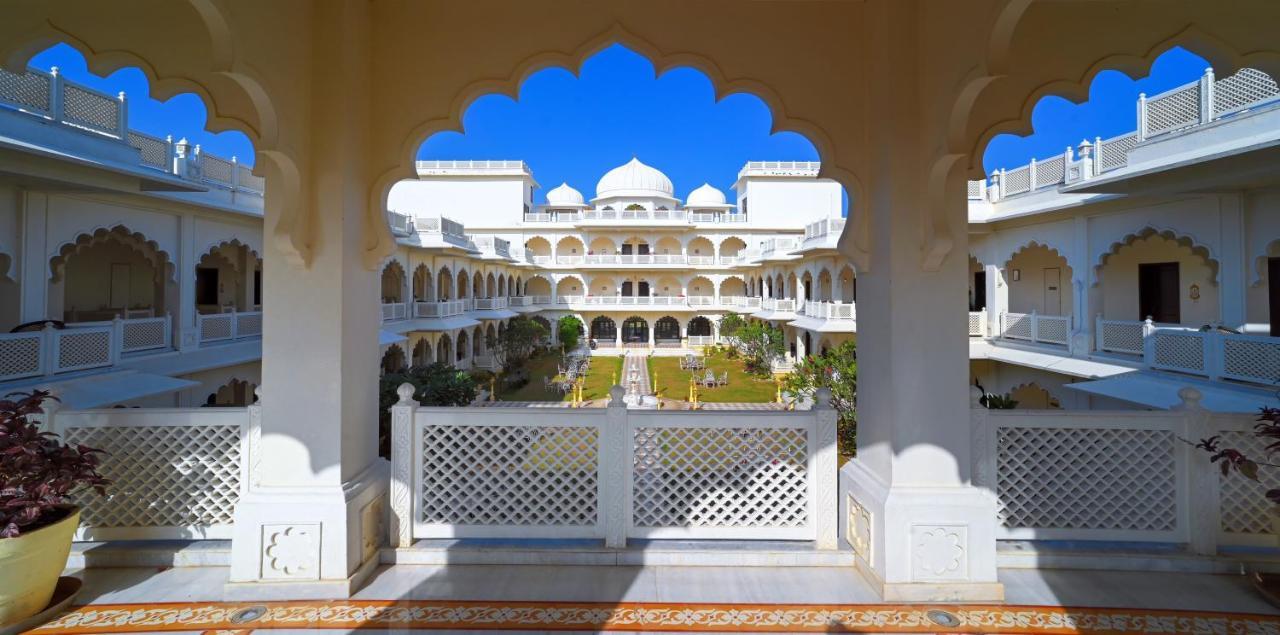 Anuraga Palace Савай-Мадгопур Екстер'єр фото